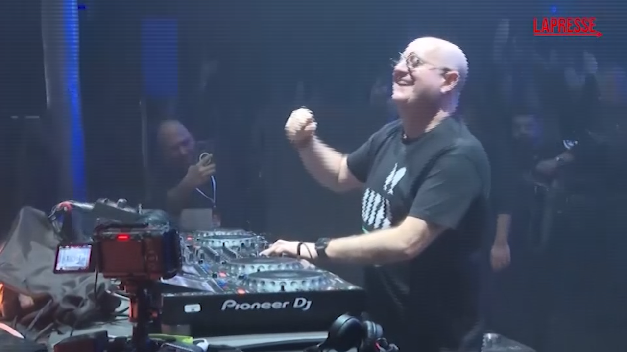 sacerdote di giorno dj di notte il rave di padre guilherme a beirut da Lapresse.it sacerdote di giorno dj di notte il rave di padre guilherme a beirut