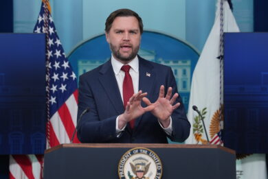 Iran, Teheran blocca lo Stretto di Hormuz per i raid sul Libano. “Usa incapaci di controllare Netanyahu” – La diretta