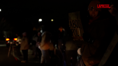 Minneapolis, agenti dell'Ice usano lacrimogeni e spray irritanti contro i dimostranti