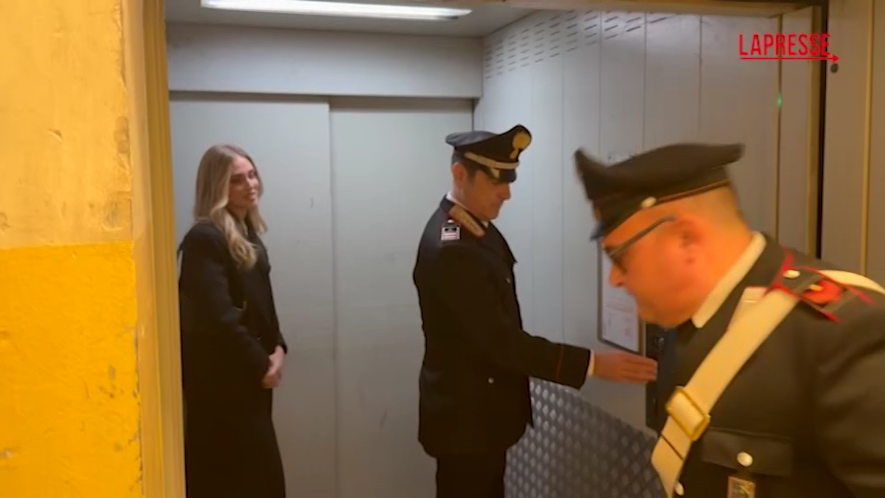 pandoro gate l uscita di chiara ferragni dal tribunale di milano da Lapresse.it pandoro gate l uscita di chiara ferragni dal tribunale di milano