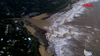 Australia, forti temporali nello Stato di Victoria: auto trascinate in mare