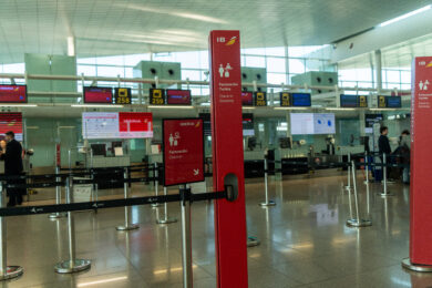 Turkish Airlines, atterraggio di emergenza a Barcellona: “Minaccia a bordo”