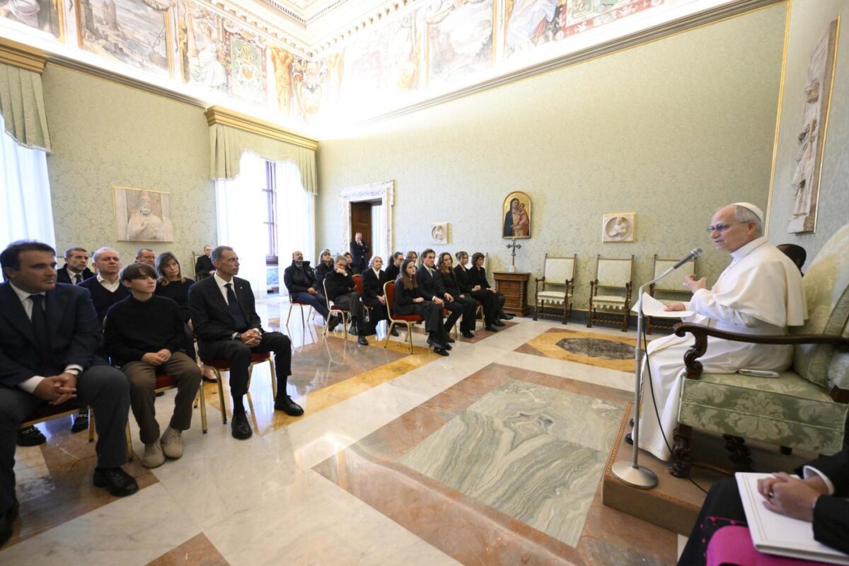 Crans-Montana, Papa Leone XIV incontra i familiari delle vittime: “Commosso e sconvolto, prego per voi”