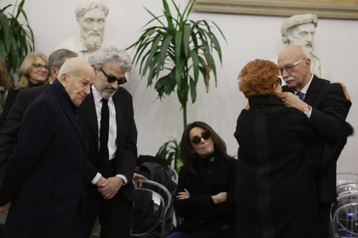 Galleria foto 'Valeria Fedeli, da Schlein a Bertinotti: i politici alla camera ardente dell’ex ministra – FOTO' - foto 11