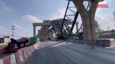 Thailandia,  una gru crolla sull'autostrada a Bangkok