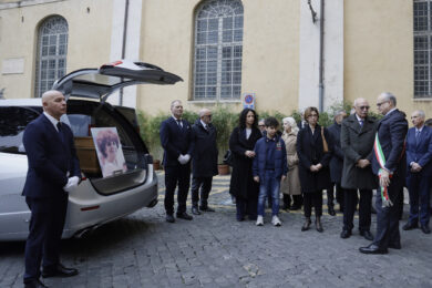 Camera Ardente di Valeria Fedeli in Campidoglio . il marito Achille Passoni con il sindaco di Roma Roberto Gualtieri durante l'arrivo del feretro Roma15 Gennaio 2026 - (foto di Cecilia Fabiano/ LaPresse)