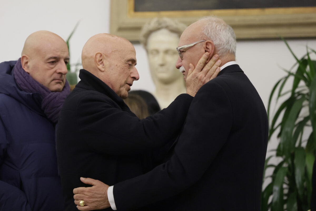 Galleria foto 'Valeria Fedeli, da Schlein a Bertinotti: i politici alla camera ardente dell’ex ministra – FOTO' - foto 14