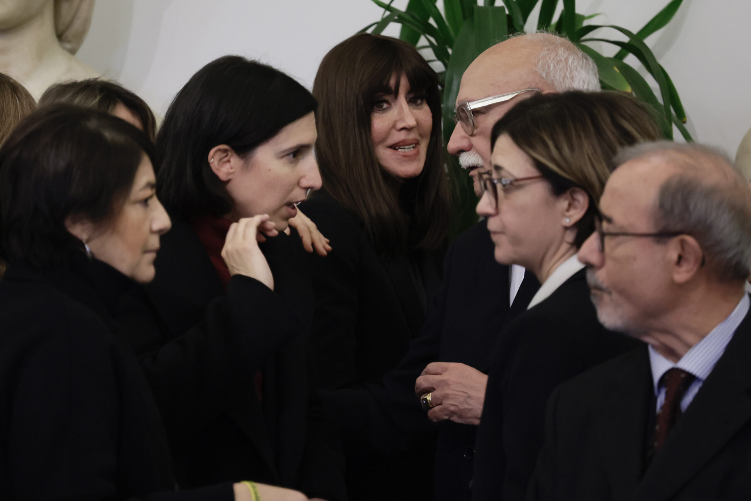 Valeria Fedeli, da Schlein a Bertinotti: i politici alla camera ardente dell’ex ministra – FOTO