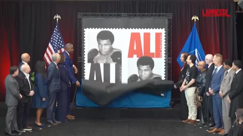 Muhammad Ali celebrato con un francobollo commemorativo a Louisville, città natale del pugile