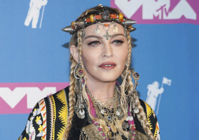 Iran, Madonna: “Tenete duro, rivoluzione necessaria”