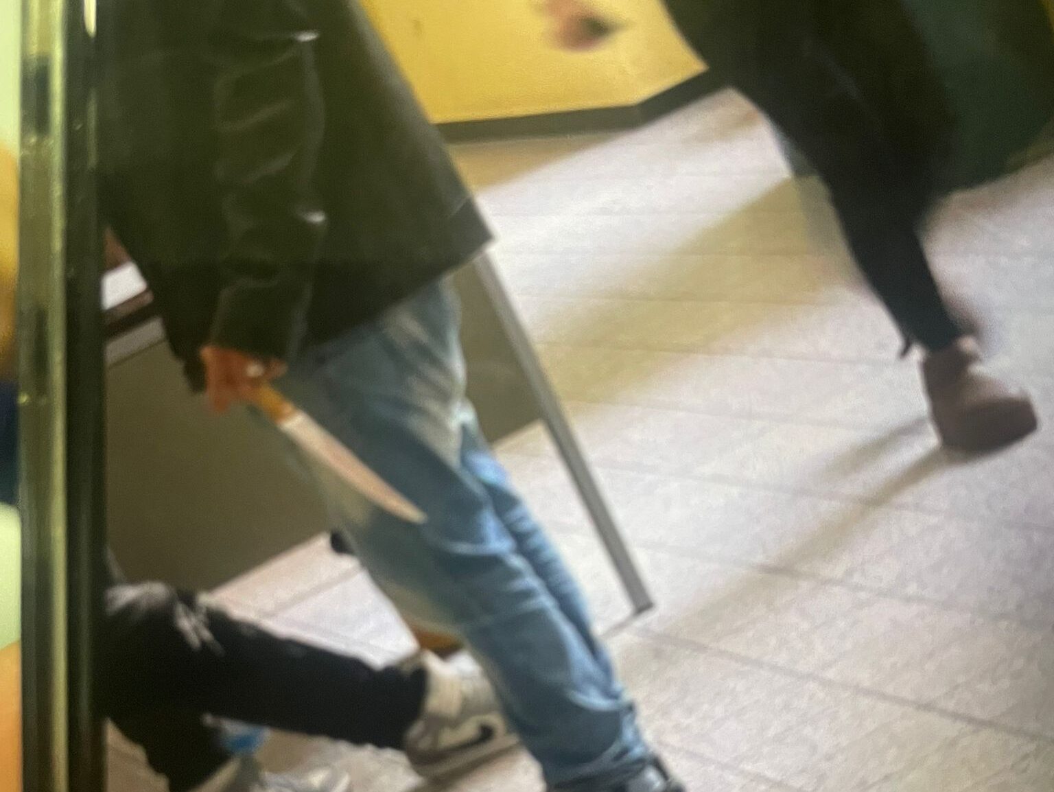 La Spezia, il padre dell’aggressore del 18enne ucciso: “Chiedo scusa alla famiglia di Abanoud”