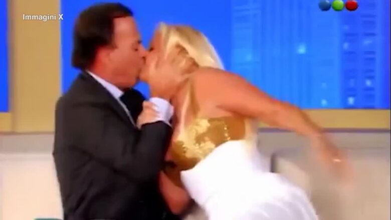 Spagna, Julio Iglesias e il bacio forzato a una conduttrice tv: il video è virale