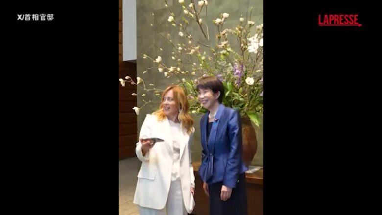 Meloni, in Giappone la festa di compleanno: la premier Takaichi canta “Tanti auguri” in italiano