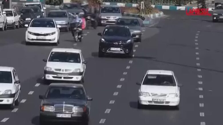 Iran, a Teheran la vita scorre apparentemente tranquilla: pieni strade e supermercati