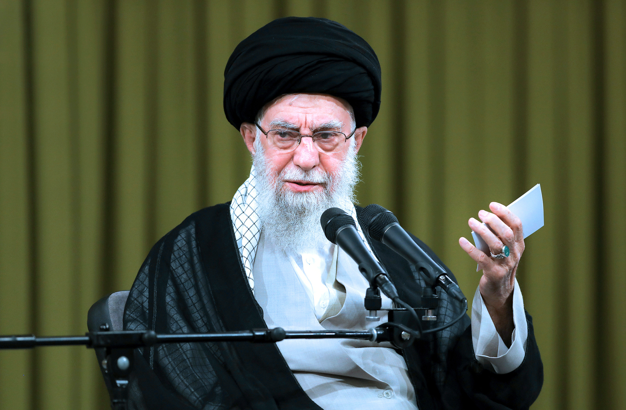 Iran, Khamenei: “Trump criminale, responsabile vittime e danni al nostro Paese” – La diretta
