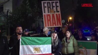 Iran, in Grecia proteste davanti all'ambasciata ad Atene