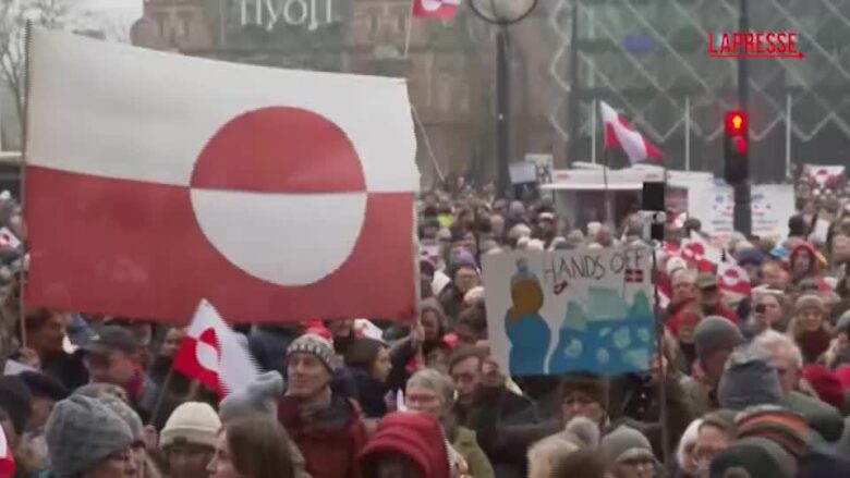 Groenlandia: a Copenaghen in migliaia protestano contro Trump