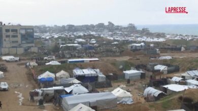 Gaza, gli sfollati affrontano l'inverno aspettando la seconda fase del cessate il fuoco