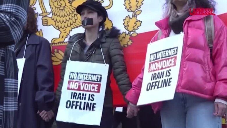 Giappone, migliaia di immigrati iraniani scendono in piazza a Tokyo