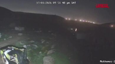 Cisgiordania, il video dell'attacco dei coloni israeliani a un piccolo villaggio beduino