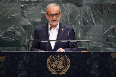 Iran, Pezeshkian: “Qualsiasi attacco contro Khamenei sarebbe guerra totale”