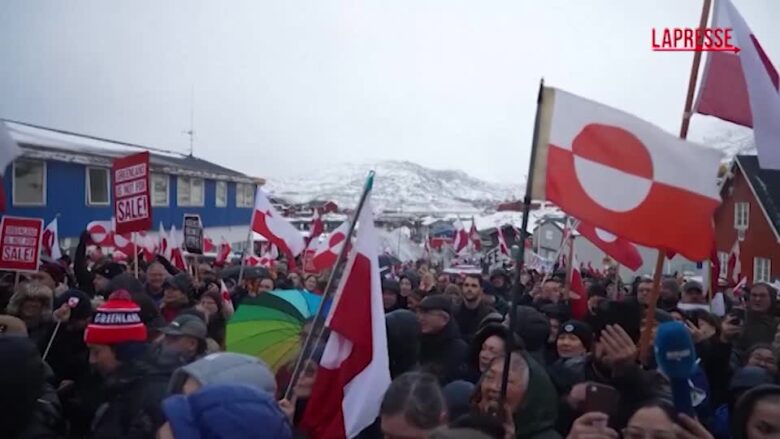 Groenlandia, la marcia dei cittadini contro Donald Trump: è la più grande della storia dell'isola