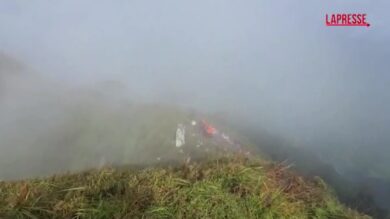 Indonesia, trovato il probabile relitto dell'aereo passeggeri scomparso