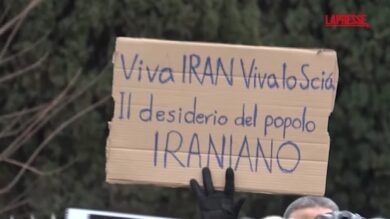 Iran, a Roma bandiere israeliane e ucraine a sostegno dello Scià