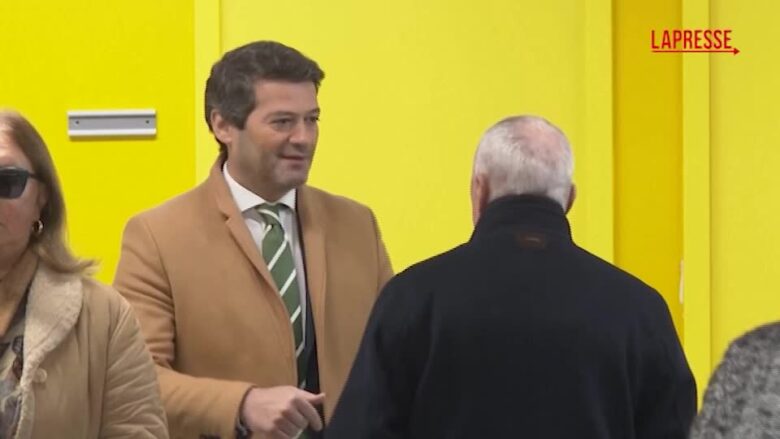 Portogallo, André Ventura (Chega) e Antonio Jose Seguro (PS) votano alle urne per le elezioni presidenziali