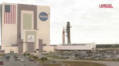 Nasa, il viaggio del nuovo razzo verso la piattaforma di lancio: sarà il primo volo lunare dopo più di 50 anni