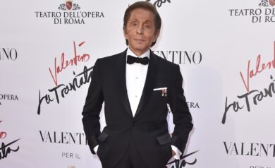 Valentino, i media internazionali celebrano lo stilista: “Gigante della moda”