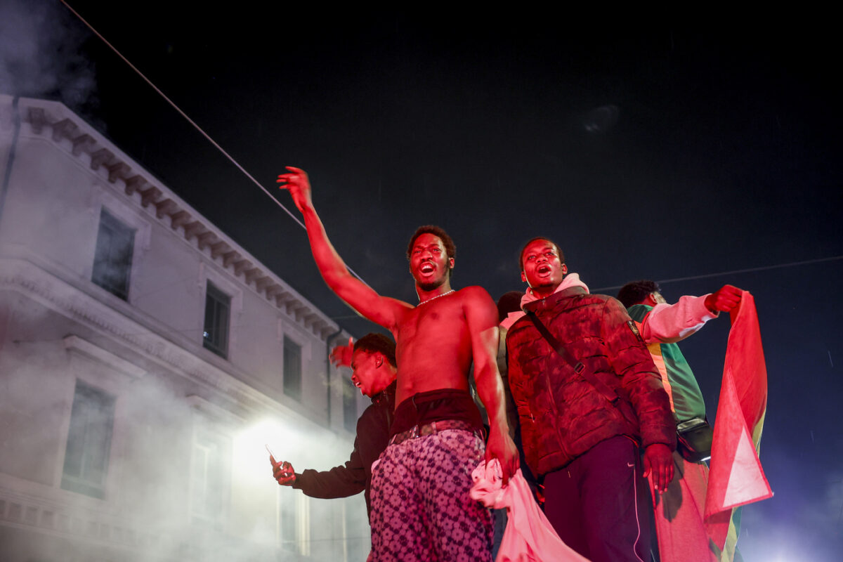 Galleria foto 'Senegal campione d’Africa: festeggiamenti per le strade di Torino' - foto 6