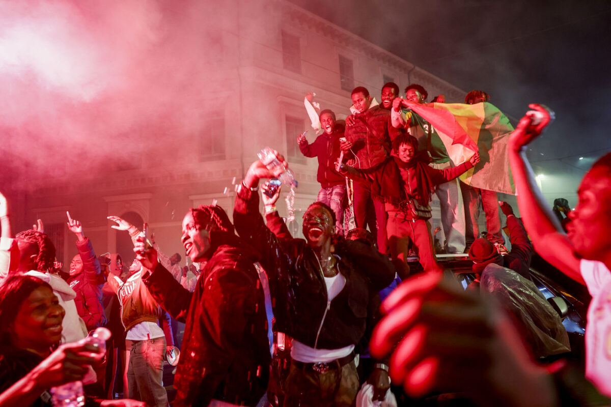 Galleria foto 'Senegal campione d’Africa: festeggiamenti per le strade di Torino' - foto 3