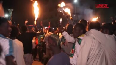 Senegal vince Coppa d'Africa: festa per le strade di Dakar