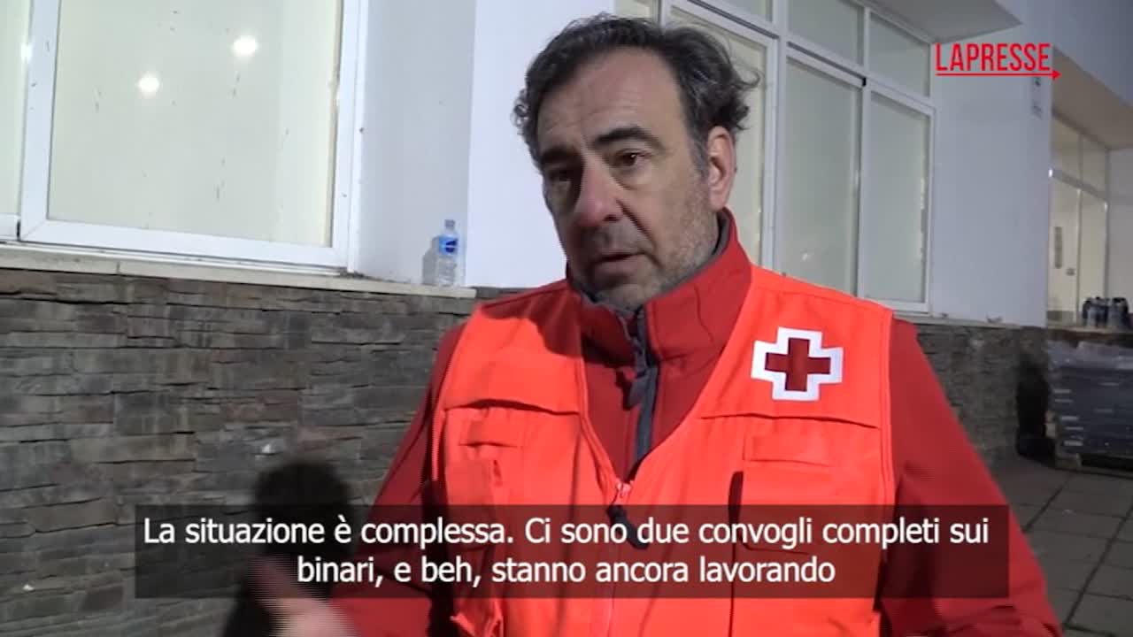 spagna croce rossa su deragliamento treni incidente in mezzo alla campagna soccorsi complessi da Lapresse.it spagna croce rossa su deragliamento treni incidente in mezzo alla campagna soccorsi complessi