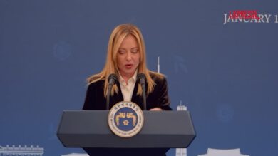 Meloni in Corea del Sud: “Rispetto e amicizia, troppi 19 anni senza visita premier”