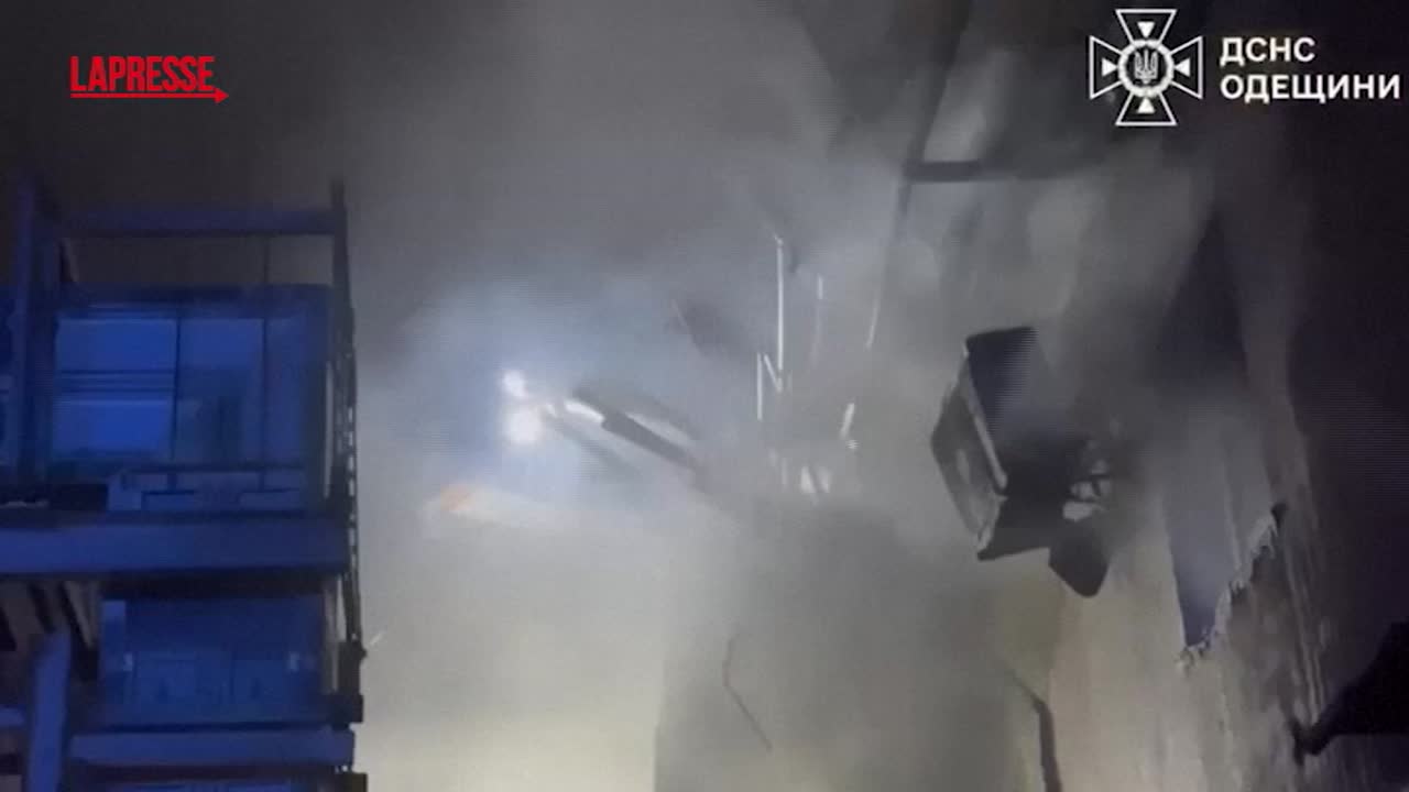 Ucraina, attacco notturno con droni a Odessa