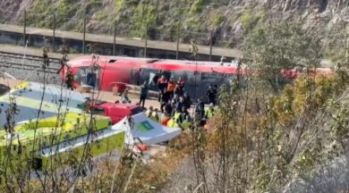 Treni deragliati in Spagna: “Un film dell’orrore”, ipotesi di guasto a binari