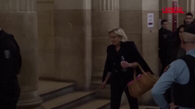 Francia, Marine Le Pen in tribunale a Parigi per il processo d’appello