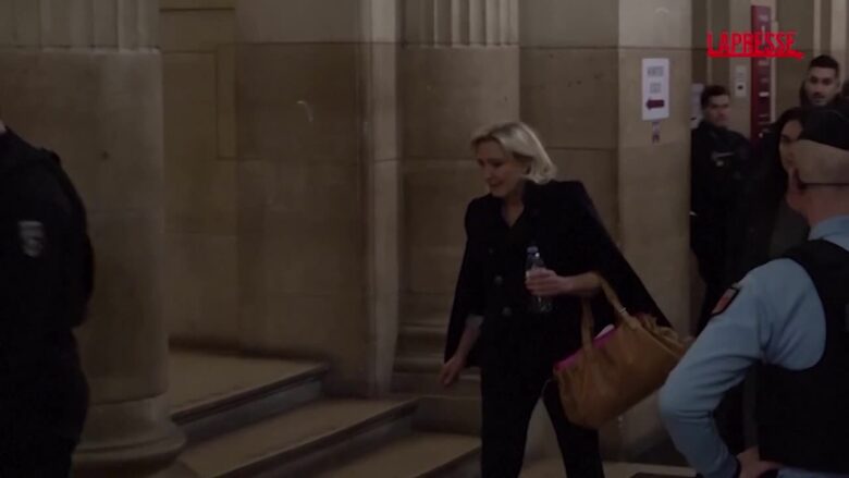 Francia, Marine Le Pen in tribunale a Parigi per il processo d’appello