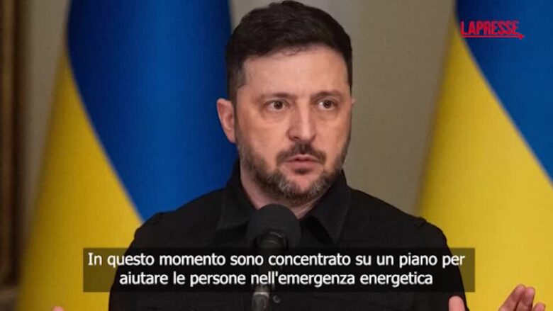 Ucraina, Zelensky: "Per ora non andrò a Davos, preferisco il mio Paese a un forum economico"