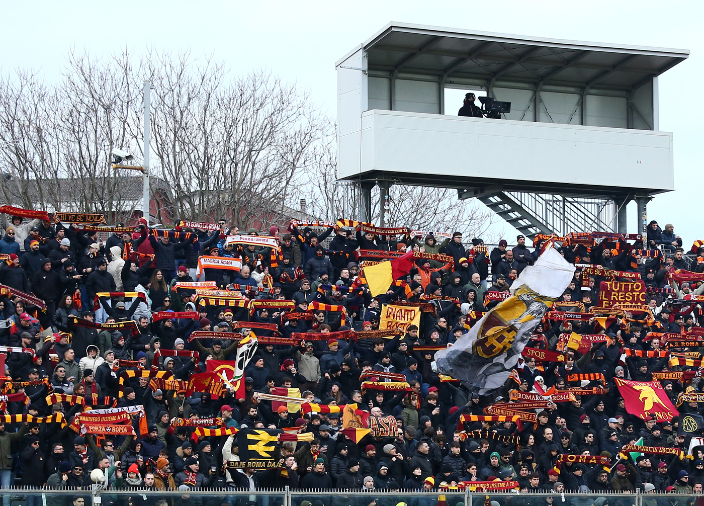 Scontri tra ultras Roma e Fiorentina, stop alle trasferte per le due tifoserie fino a fine stagione