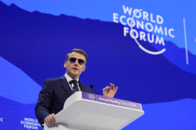 Macron a Davos, la replica a Trump sulla Groenlandia: “Preferiamo il rispetto ai bulli”