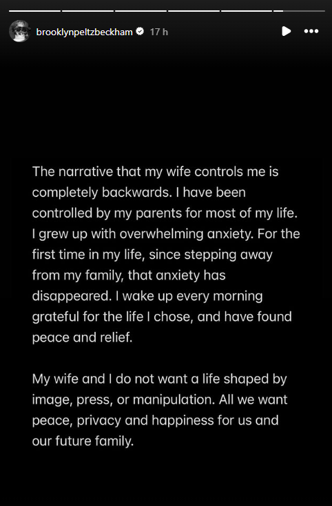 Brooklyn Beckham difende la moglie, il post di fuoco contro i genitori David e Victoria: “Umiliato, non voglio riconciliarmi”