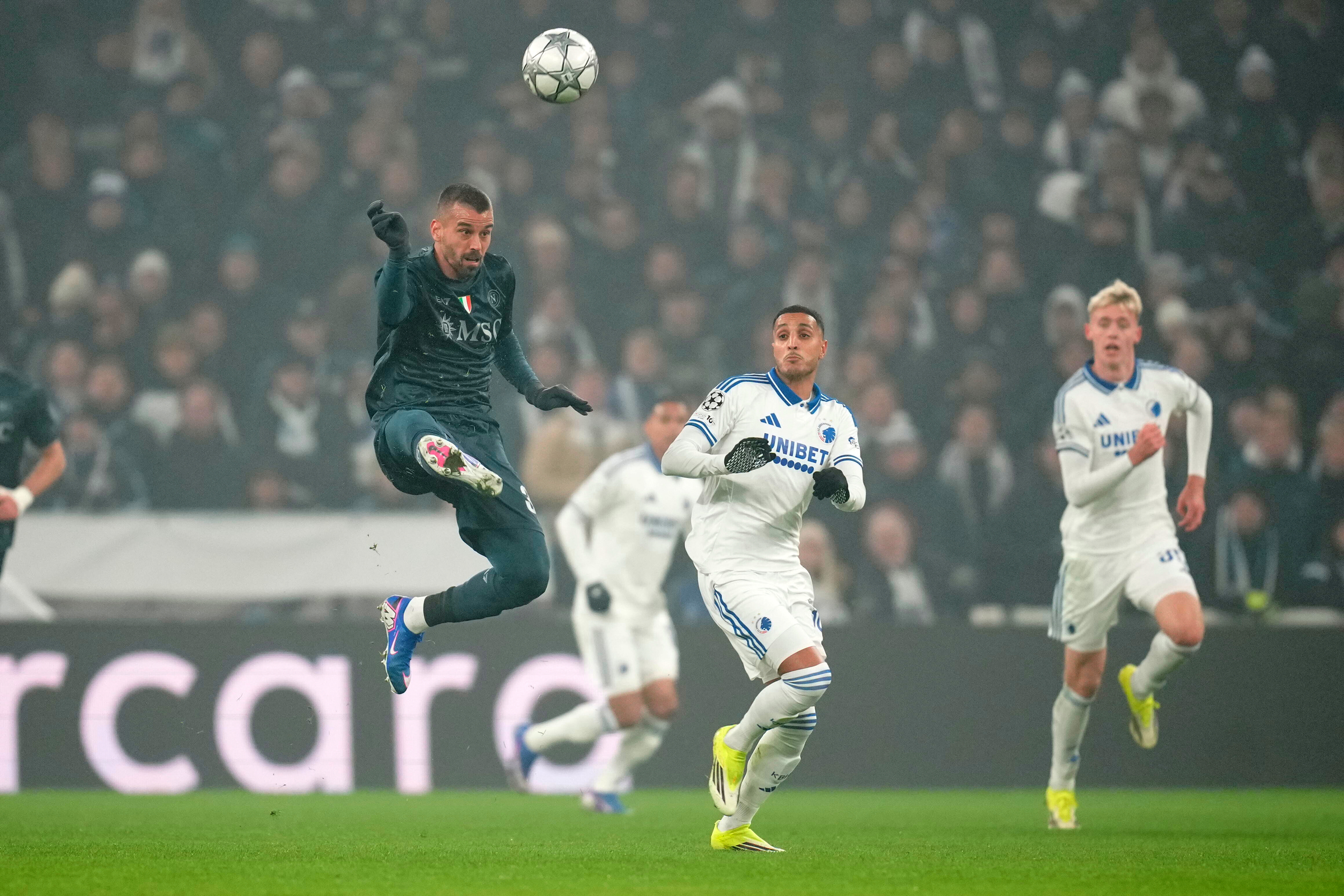 Champions League, il Napoli non sfrutta l’uomo in più: a Copenaghen finisce 1-1