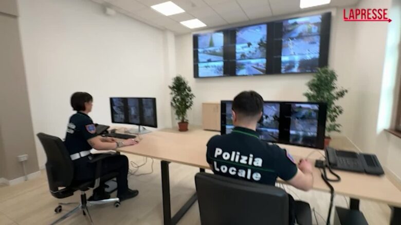 Milano, presentata la nuova sala operativa della polizia locale: "Siamo sulla strada giusta"
