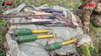 Calabria, scoperto in Aspromonte arsenale con armi da guerra e razzi anticarro