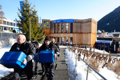 Davos, incendio vicino a un hotel: a fuoco uno chalet, evacuato il Congress Center