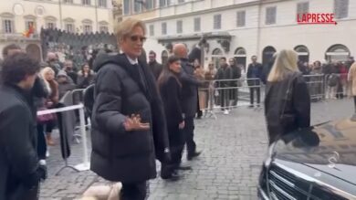 Valentino, Bruce Hoeksema lascia camera ardente con i carlini: "Devastato"