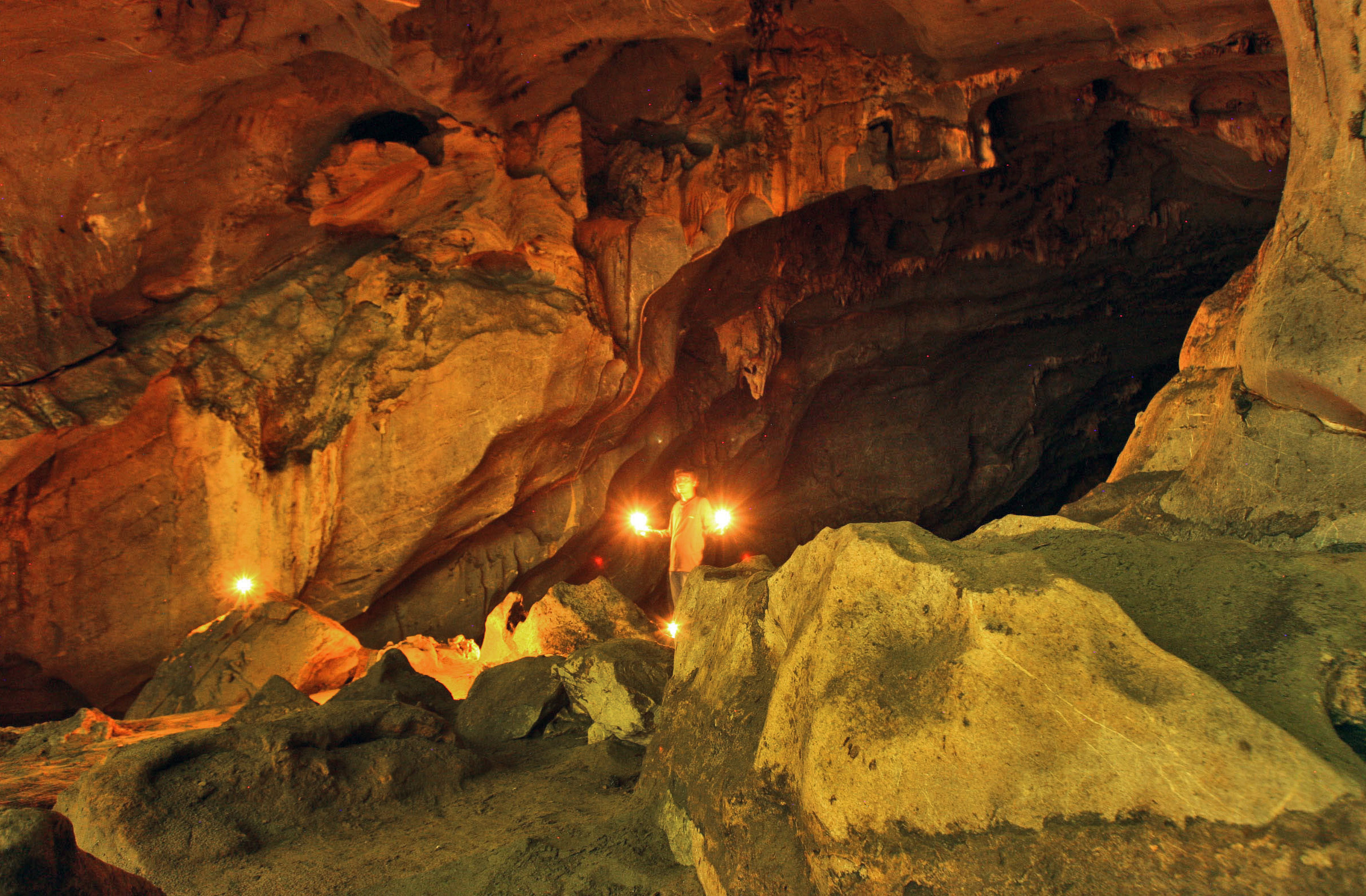 Scoperte in Indonesia impronte di 67mila anni fa: è la forma d’arte più antica mai rinvenuta